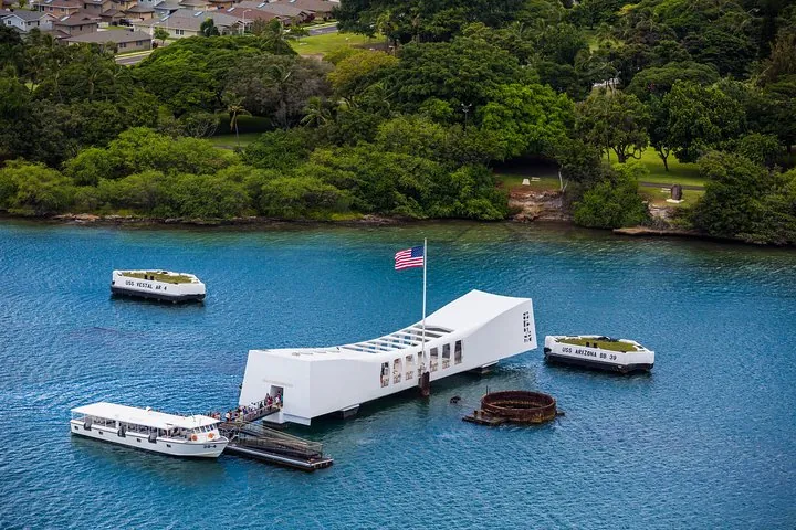 Pearl Harbor tour coach scene at the USS Arizona Memorial and Honolulu waterfront, illustrative image